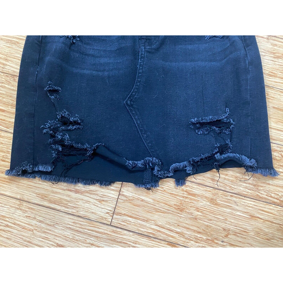 American Eagle Next Level Stretch Black Denim Mini Skirt Women Sz 2 Distressed - Picture 6 of 11
